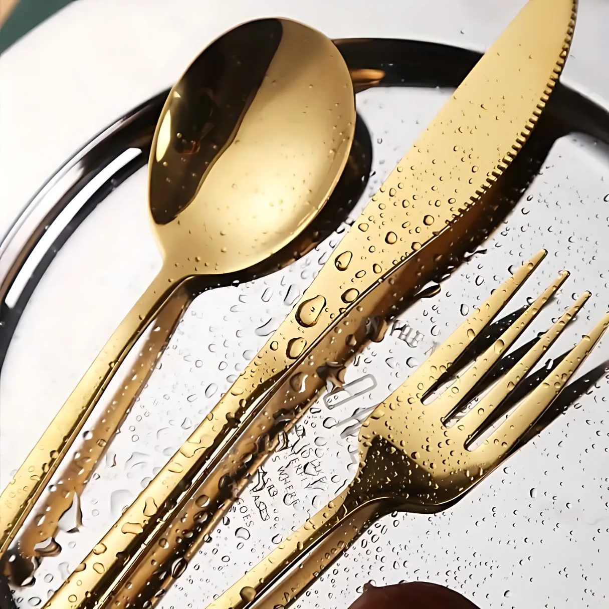 Luxe à Table – Coffret de Couverts Élégance Métallique ( 24 pcs )