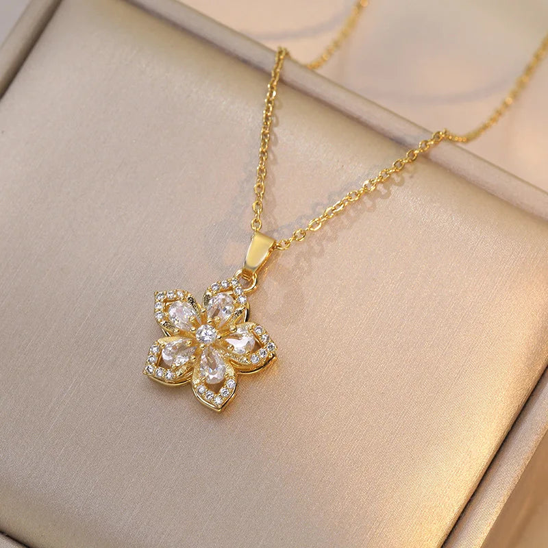 Collier Fleur - Pétales Blanches