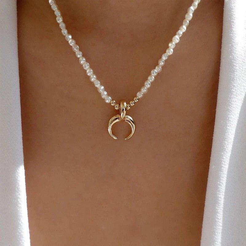 Collier en perle avec pendentif croissant de lune - MonPendentif