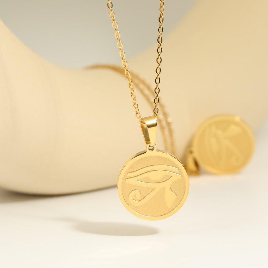 Collier pendentif égyptien œil d'Horus médaille ronde plaqué or