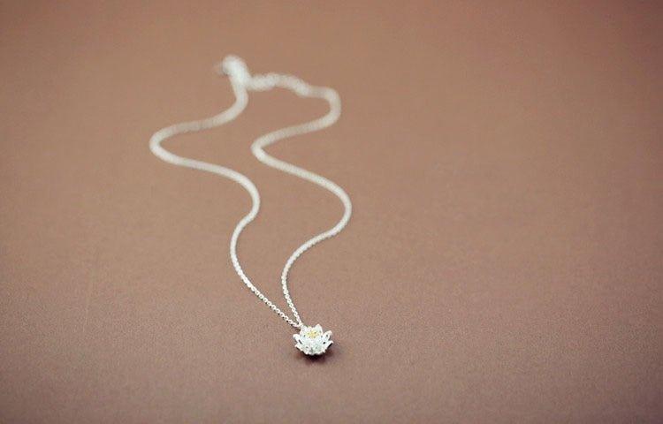 Collier pendentif fleur de lotus relief en argent 925