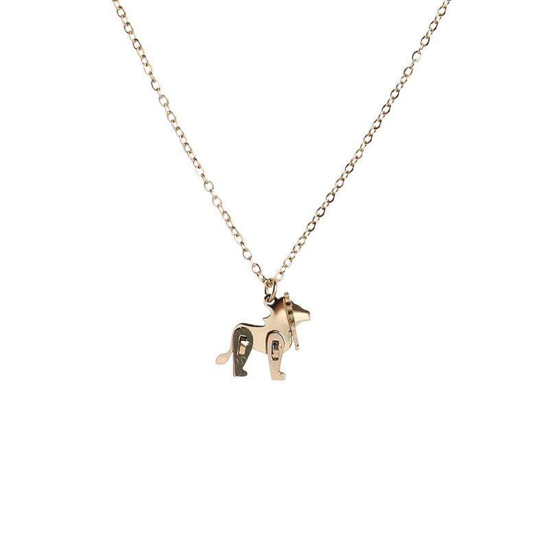 Collier pendentif lion tridimensionnel plaqué or