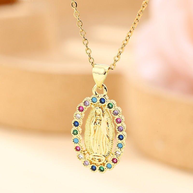 Collier pendentif ovale vierge marie avec pierres multicolores en plaqué or - MonPendentif