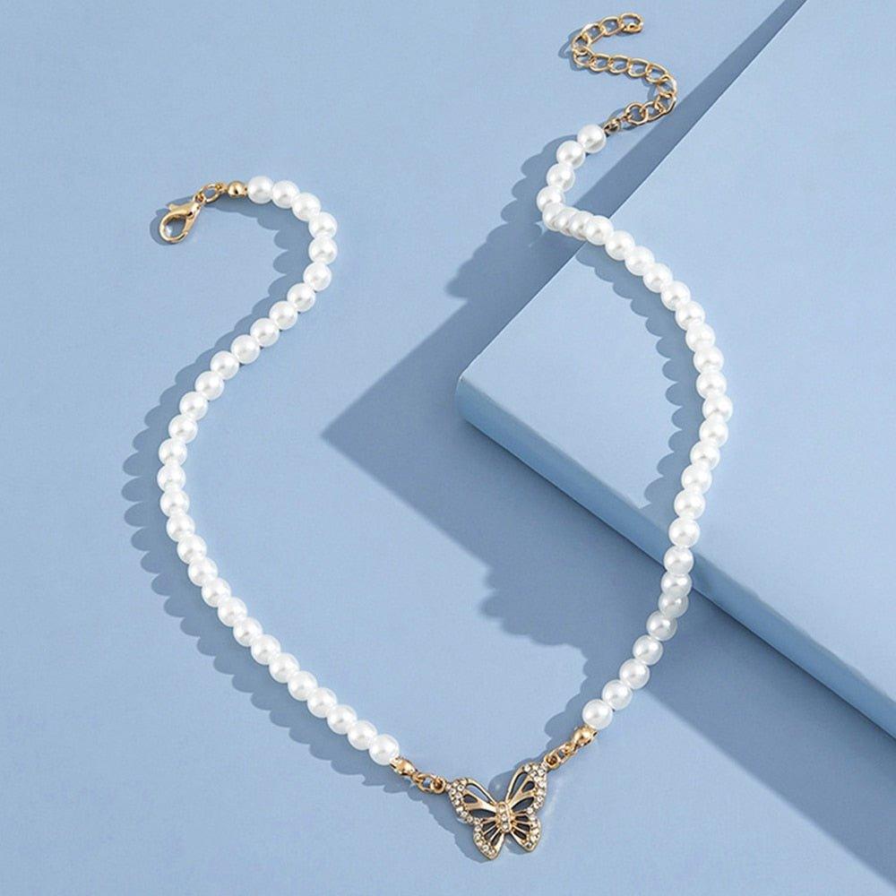 Collier pendentif papillon perlé ras du cou plaqué or