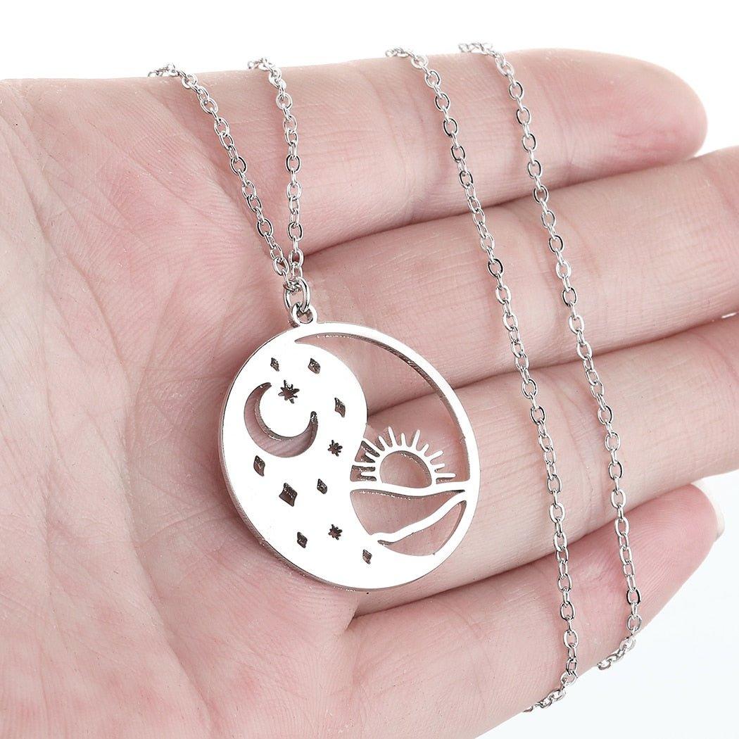 Collier pendentif yin yang soleil et lune plaqué or / argent
