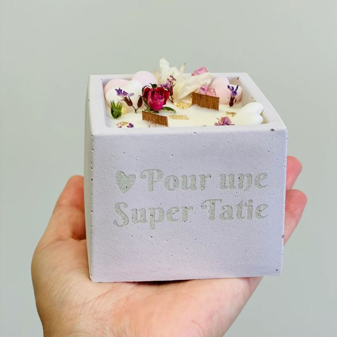 Bougie personnalisable – 2 mèches crépitantes, cœurs fondants & fleurs séchées