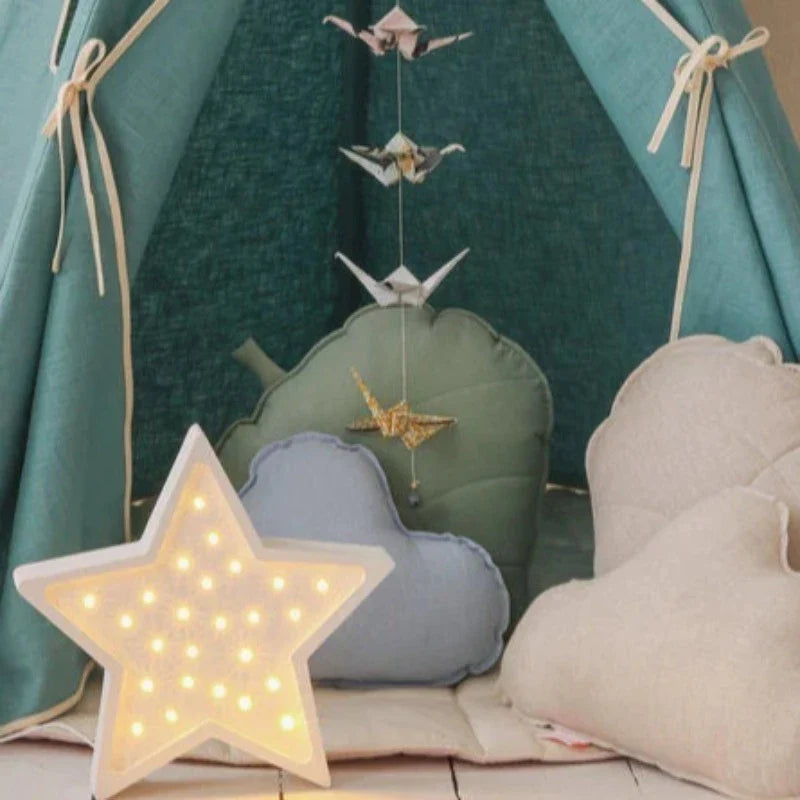 Ensemble Tipi « Étoile d'or » avec guirlande et tapis