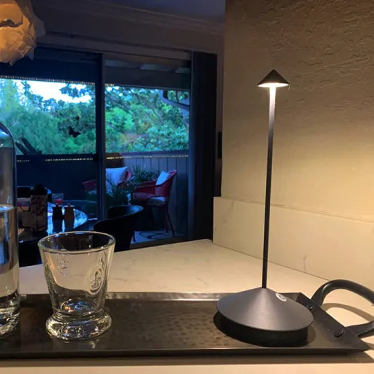 Lampe LED Sans Fil LumaPure – Design Moderne, Dimmable, Résistante à l’Eau, Intérieur & Extérieur