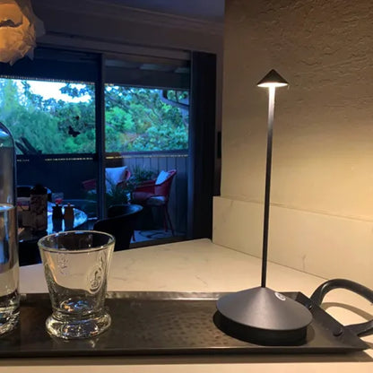 Lampe LED Sans Fil LumaPure – Design Moderne, Dimmable, Résistante à l’Eau, Intérieur & Extérieur