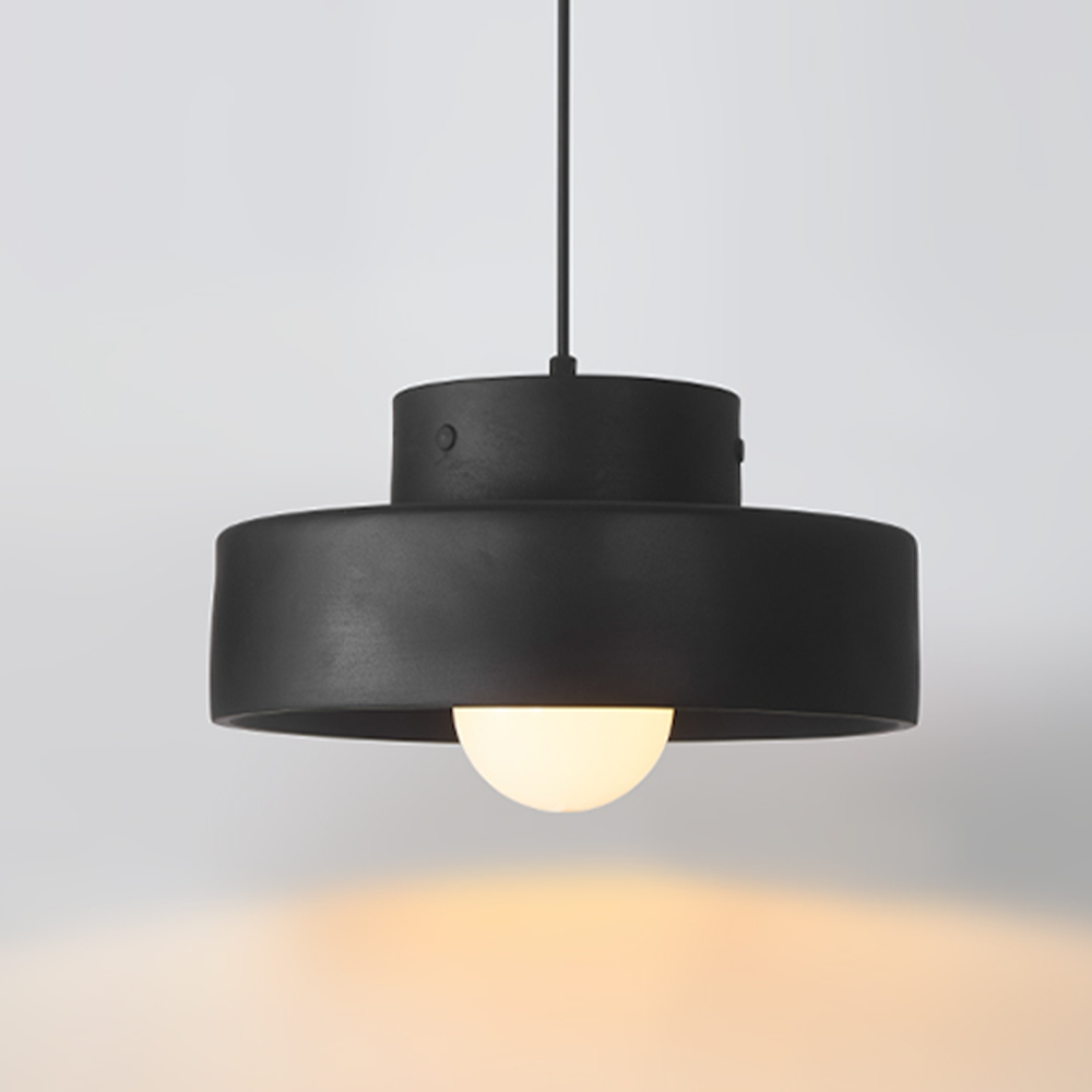 Suspension Moderne Bray en Résine – Élégance et Durabilité avec Forme Unique