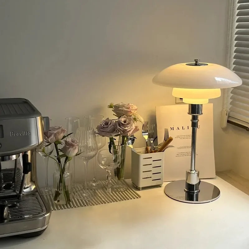 Lampe de Table Fjord – Élégance Scandinave en Verre et Métal pour Salon et Chambre