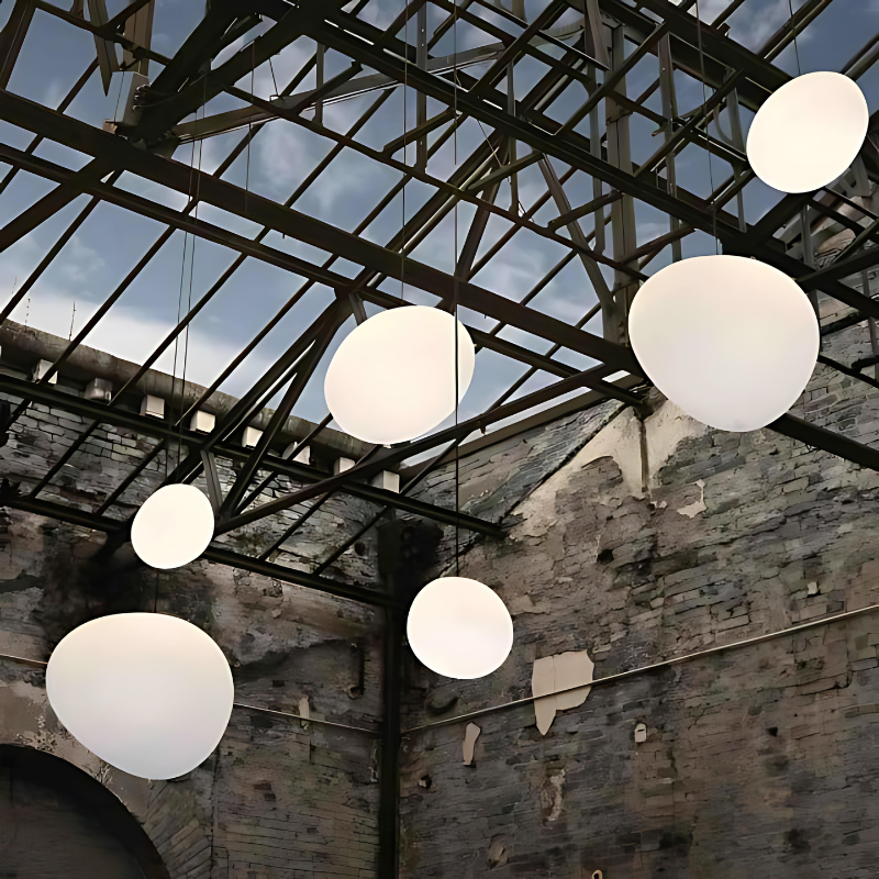 LumiPebble | Suspension Élégante en Verre et Galets