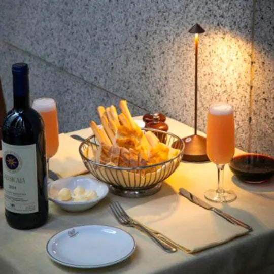 Lampe de Table LED Sans Fil ClarityGlow – Rechargeable, Dimmable, Intérieur et Extérieur