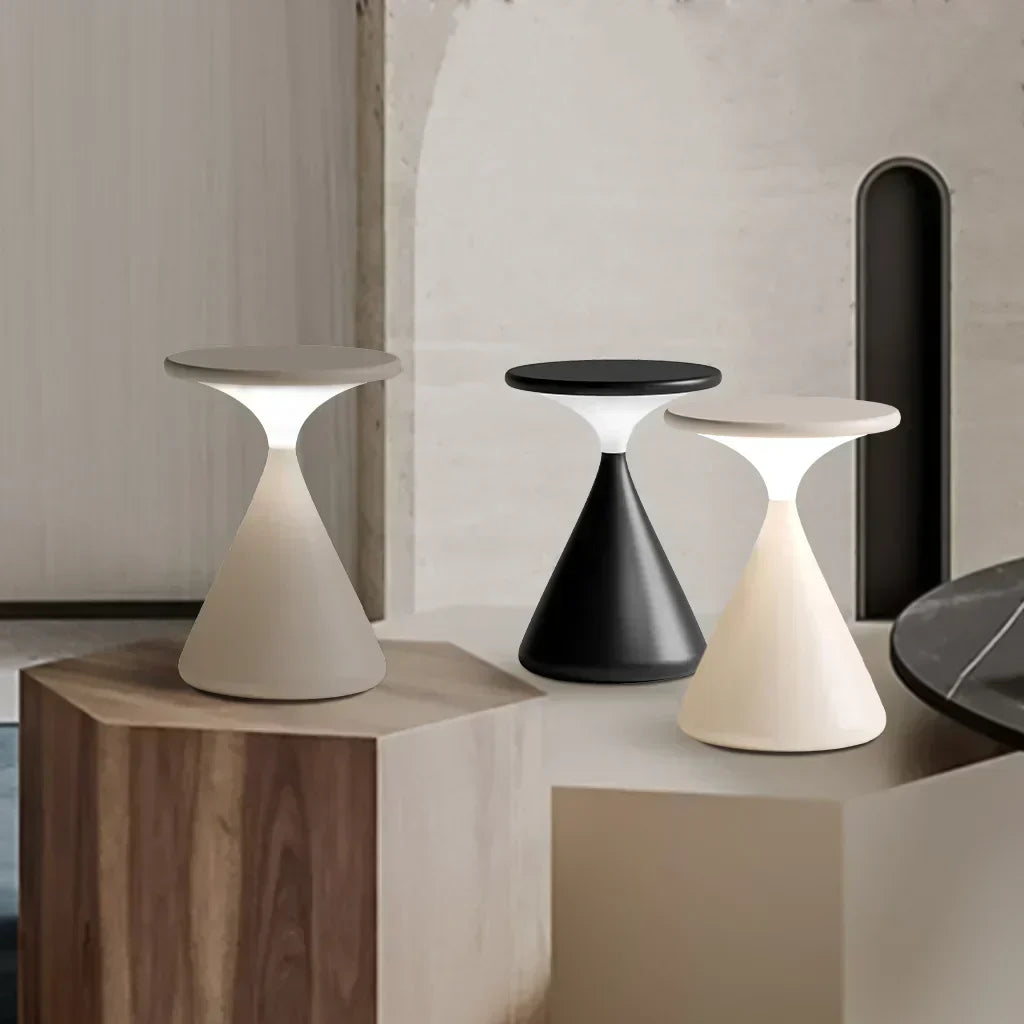 GlowSand - Lampe de table en sablier élégante