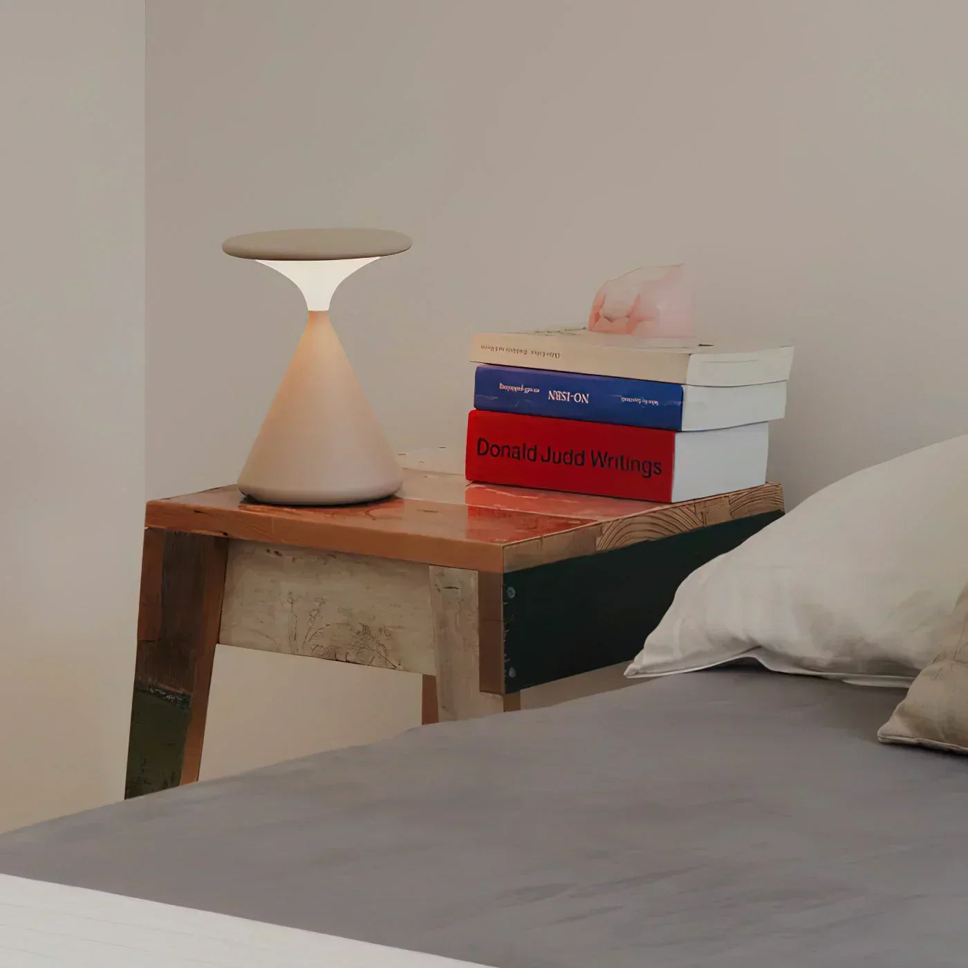 GlowSand - Lampe de table en sablier élégante
