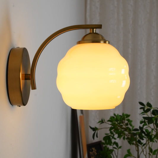 Lampe Murale Vintage Art Déco, Élégance Classique avec Abat-jour en Verre Blanc