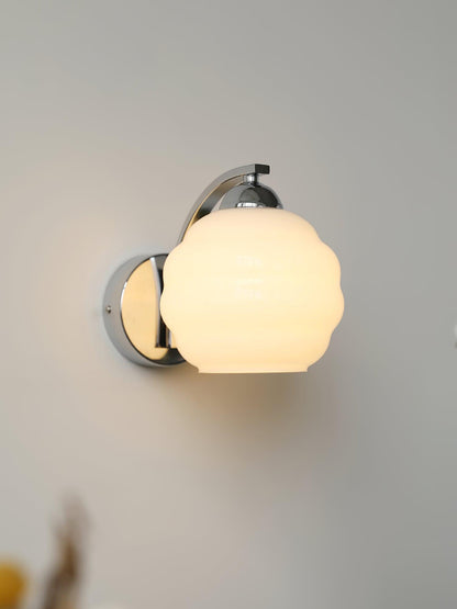 Lampe Murale Vintage Art Déco, Élégance Classique avec Abat-jour en Verre Blanc