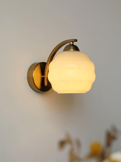 Lampe Murale Vintage Art Déco, Élégance Classique avec Abat-jour en Verre Blanc