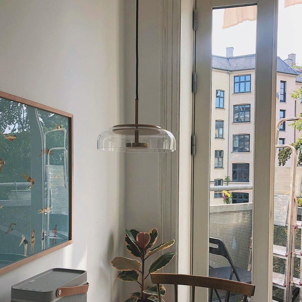 Suspension LED Solaire – Éclairage Moderne en Laiton et Verre pour Intérieur Élégant