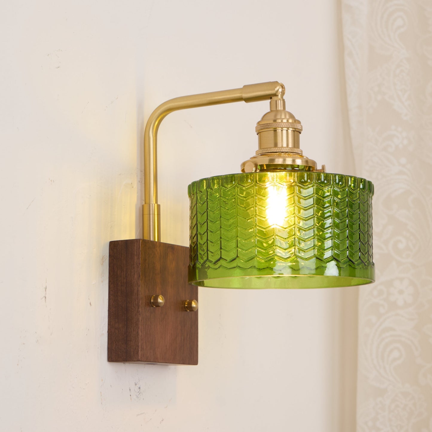 Applique Murale Camela – Éclairage Rustique avec Verre Artisanal et Base en Bois