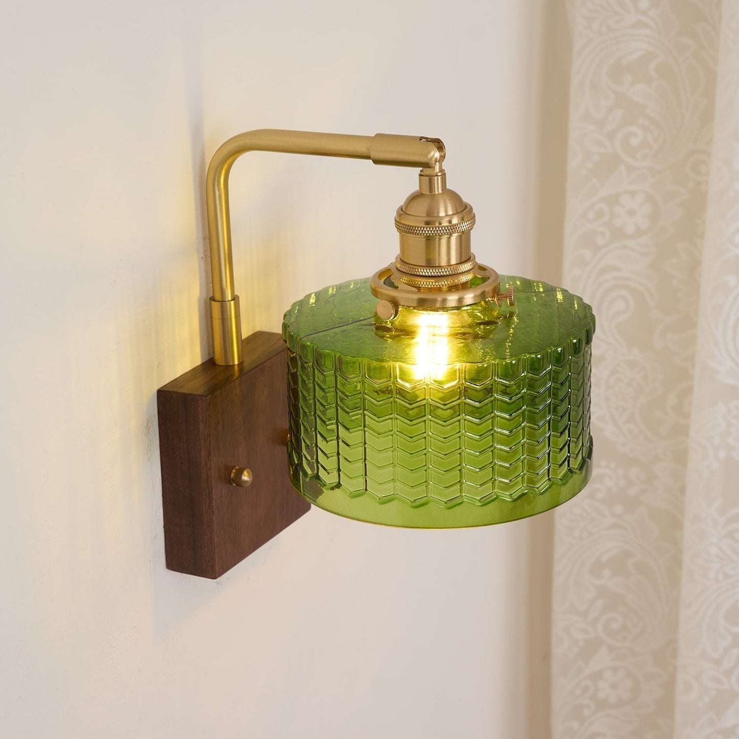 Applique Murale Camela – Éclairage Rustique avec Verre Artisanal et Base en Bois