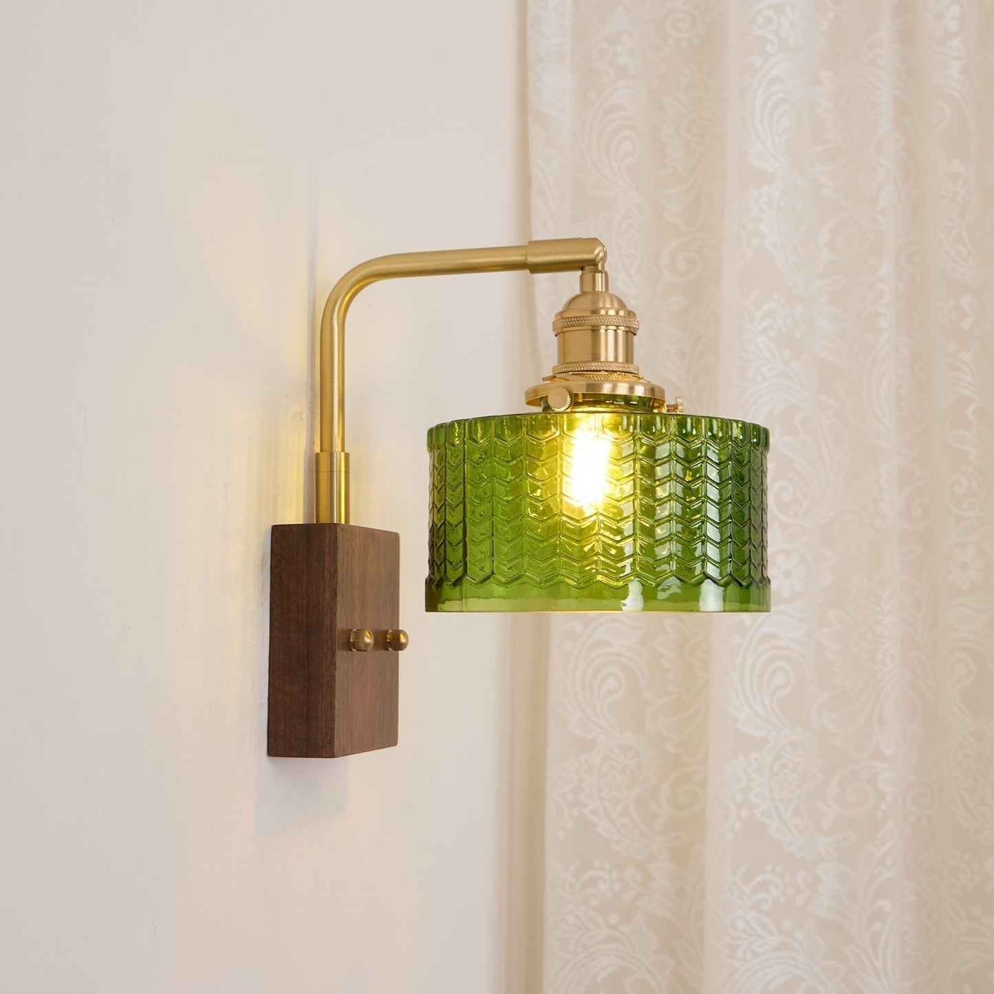 Applique Murale Camela – Éclairage Rustique avec Verre Artisanal et Base en Bois
