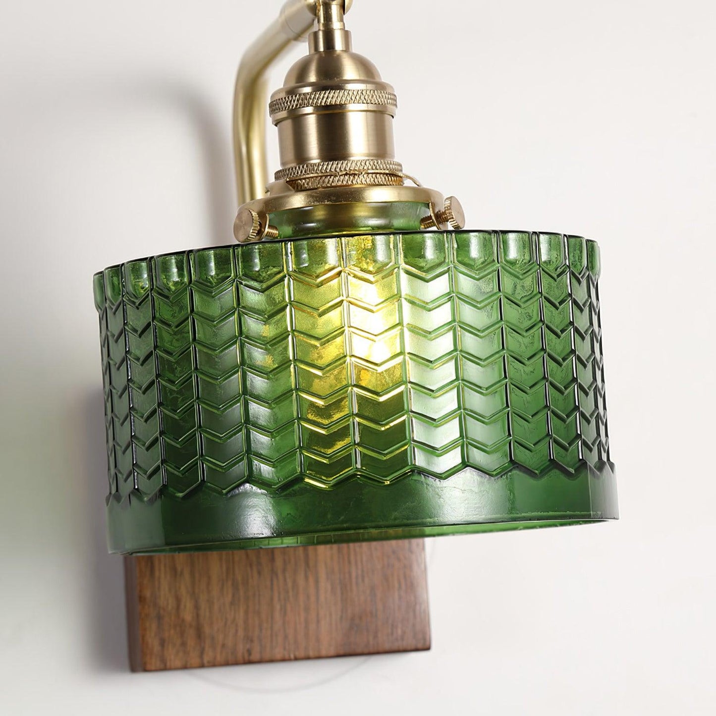 Applique Murale Camela – Éclairage Rustique avec Verre Artisanal et Base en Bois