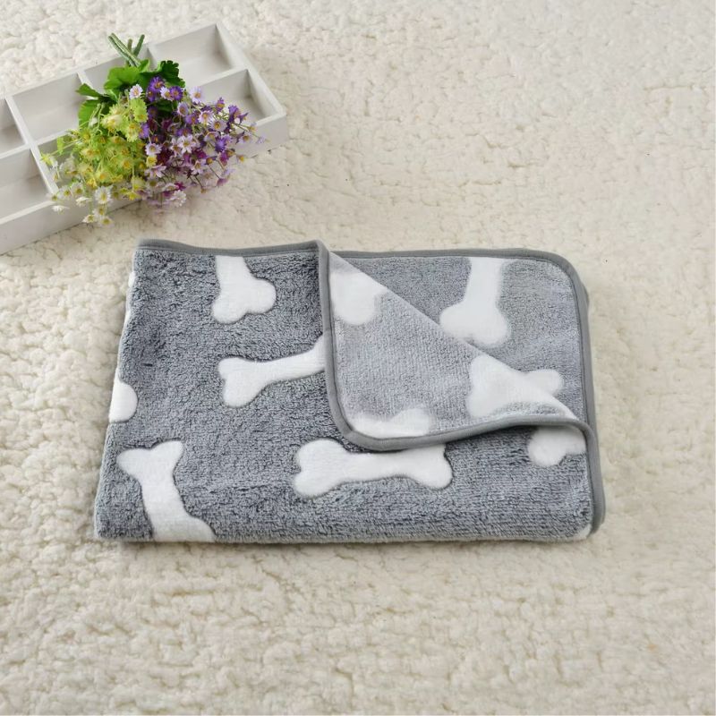 Couverture Chien Os