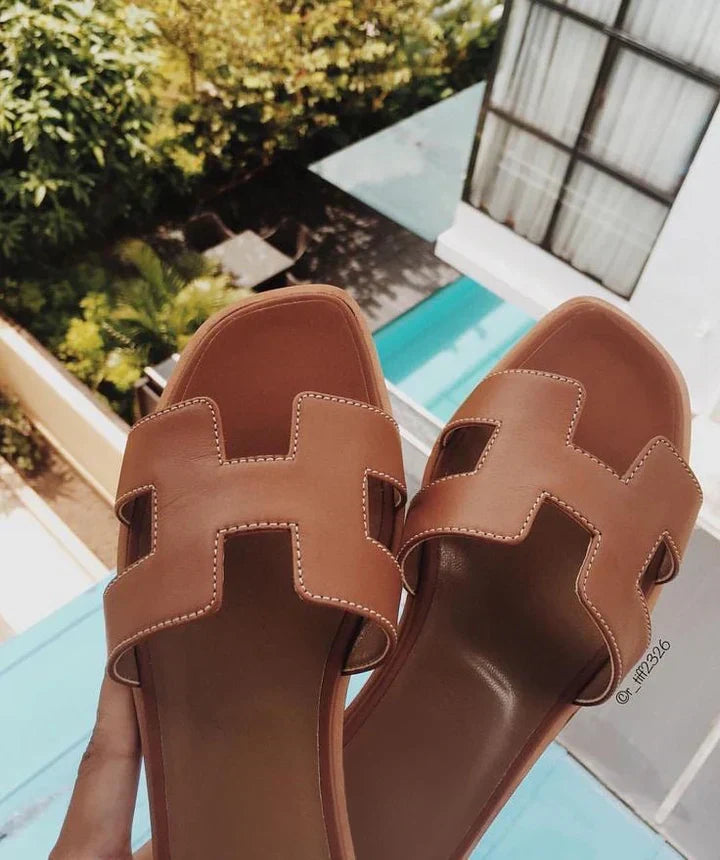 StrapMaven | Sandales en cuir modernes à design H