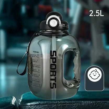 Grosse Gourde avec paille intégrée 2500ml