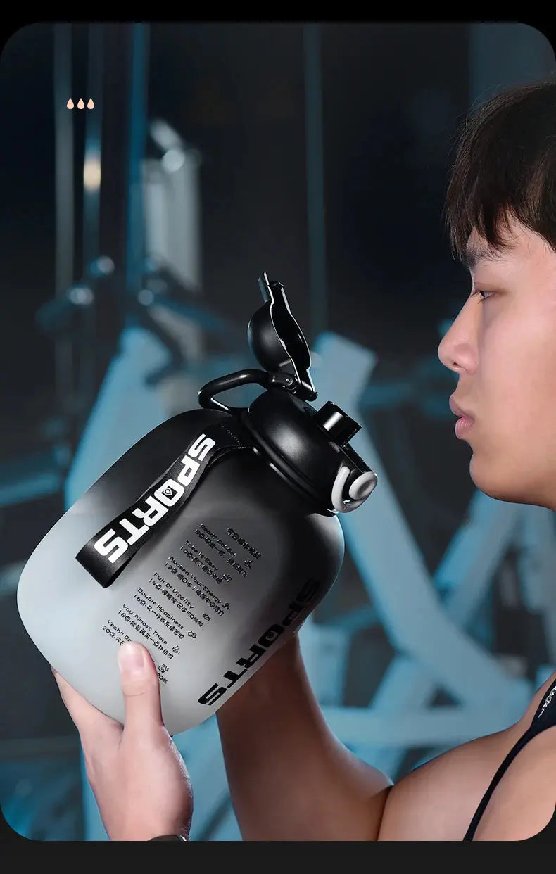 Grosse Gourde avec paille intégrée 2500ml