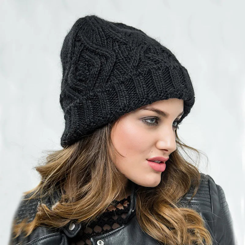 Bonnet Femme en tricot torsadé - GoldenCharm
