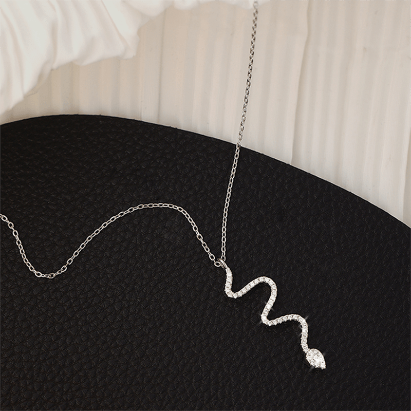 Collier pendentif serpent plat strass