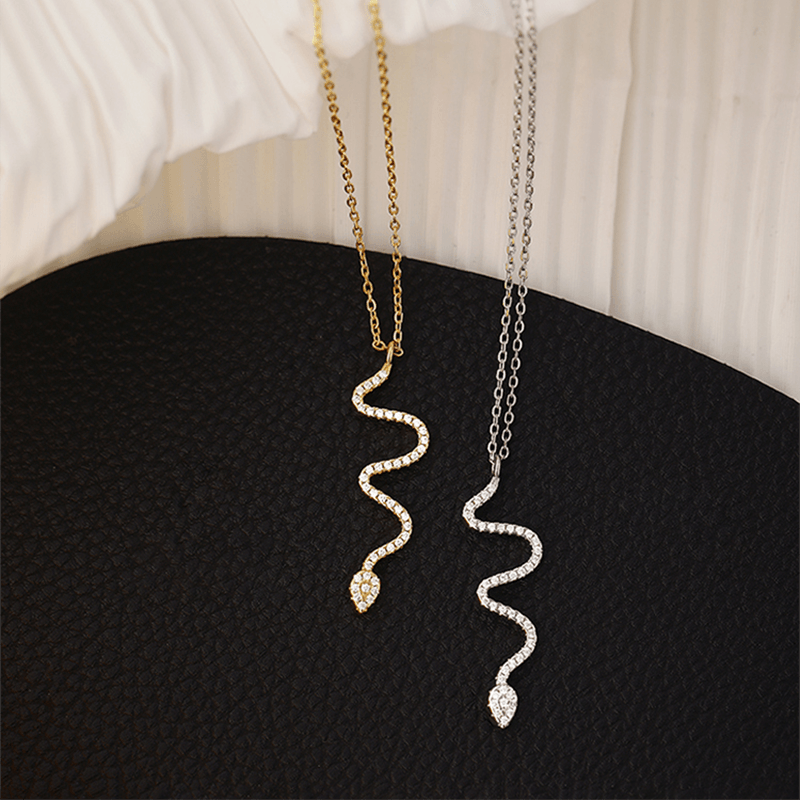 Collier pendentif serpent plat strass