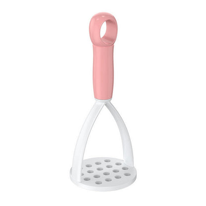 Presse-purée en plastique avec poignée colorée sur fond blanc