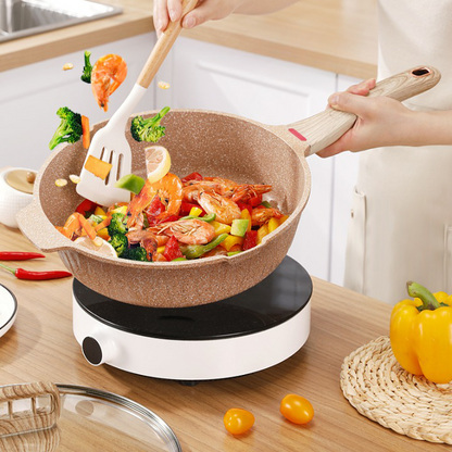 Sauteuse beige en acier inoxydable et céramique avec poignée en bois