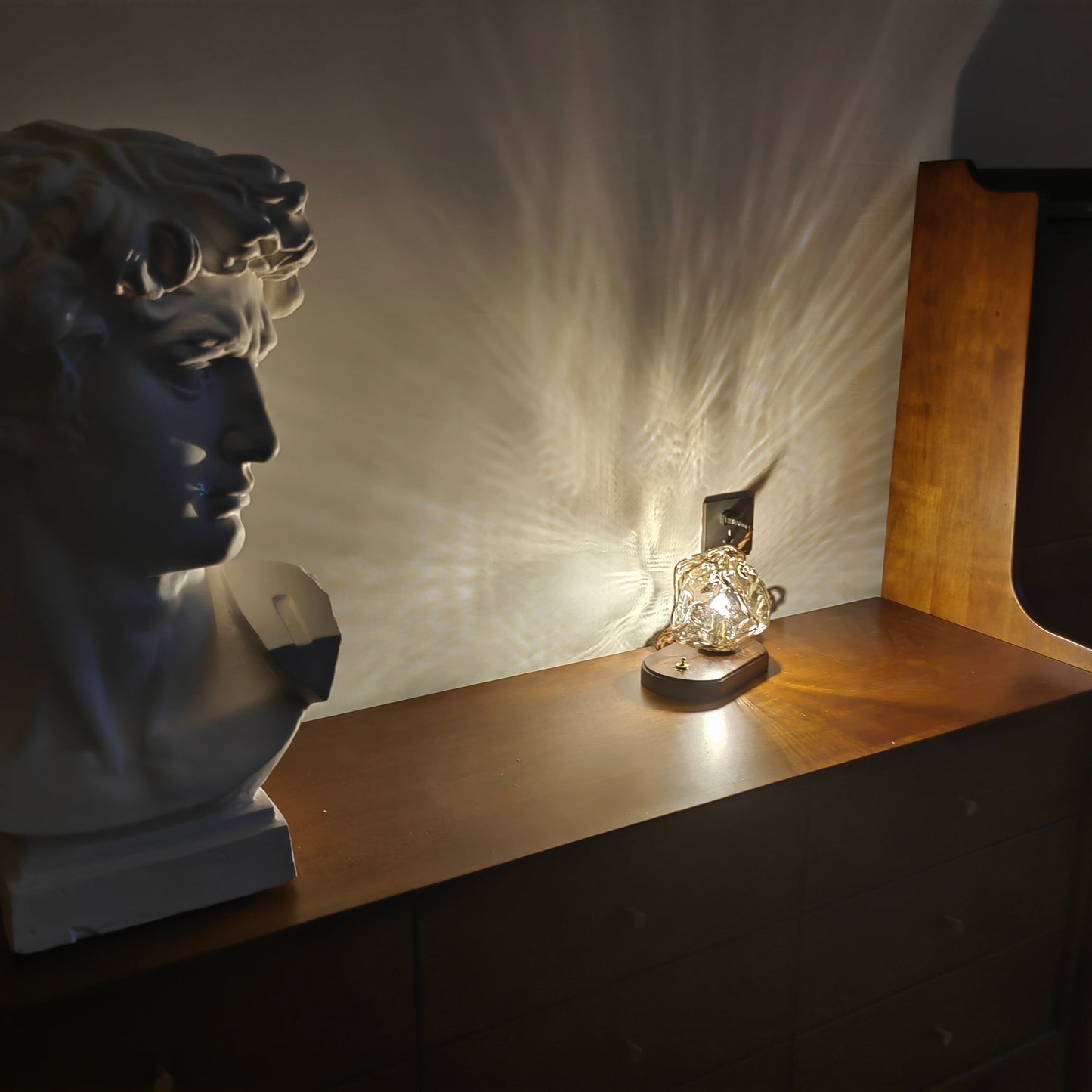 Lampe de Table en Verre Ice Stone – Design Élégant avec Base Métal et Bois