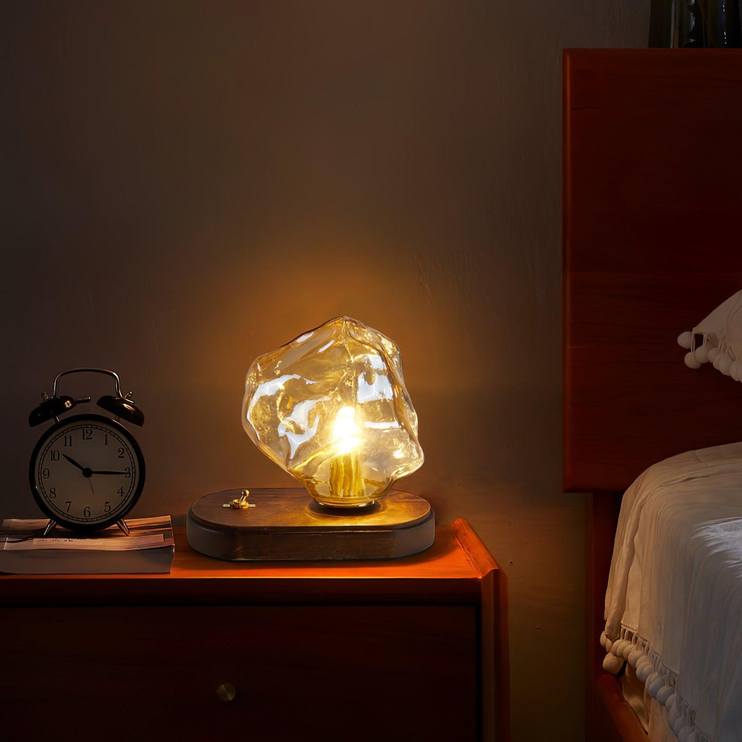 Lampe de Table en Verre Ice Stone – Design Élégant avec Base Métal et Bois