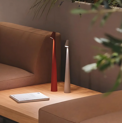 La Lumière d'Opale - Lampe de Table en Verre Opale et Métal | Éclairage Élégant et Raffiné