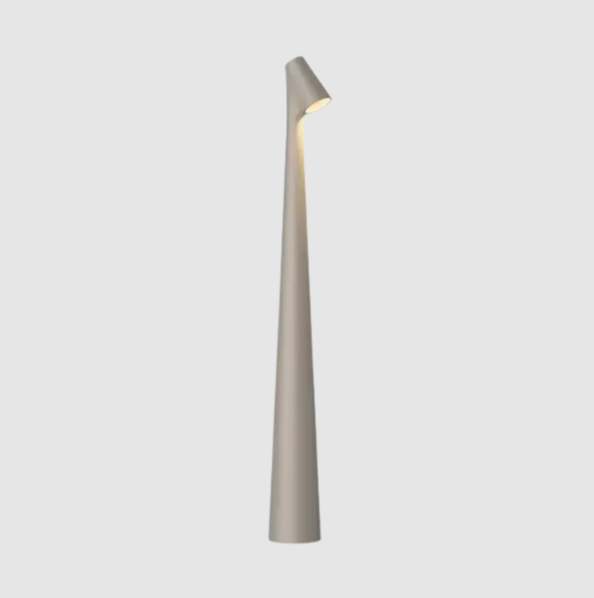 La Lumière d'Opale - Lampe de Table en Verre Opale et Métal | Éclairage Élégant et Raffiné