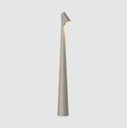 La Lumière d'Opale - Lampe de Table en Verre Opale et Métal | Éclairage Élégant et Raffiné