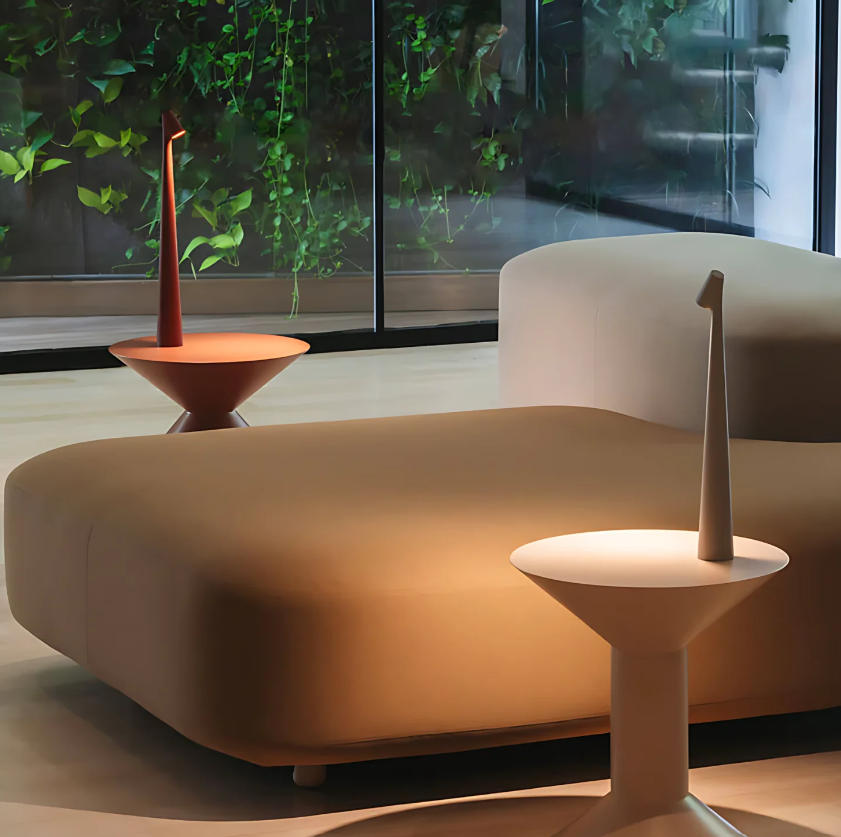 La Lumière d'Opale - Lampe de Table en Verre Opale et Métal | Éclairage Élégant et Raffiné