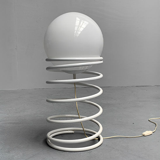 Lampe de table filaire à spirale de couleur blanche et non allumée 