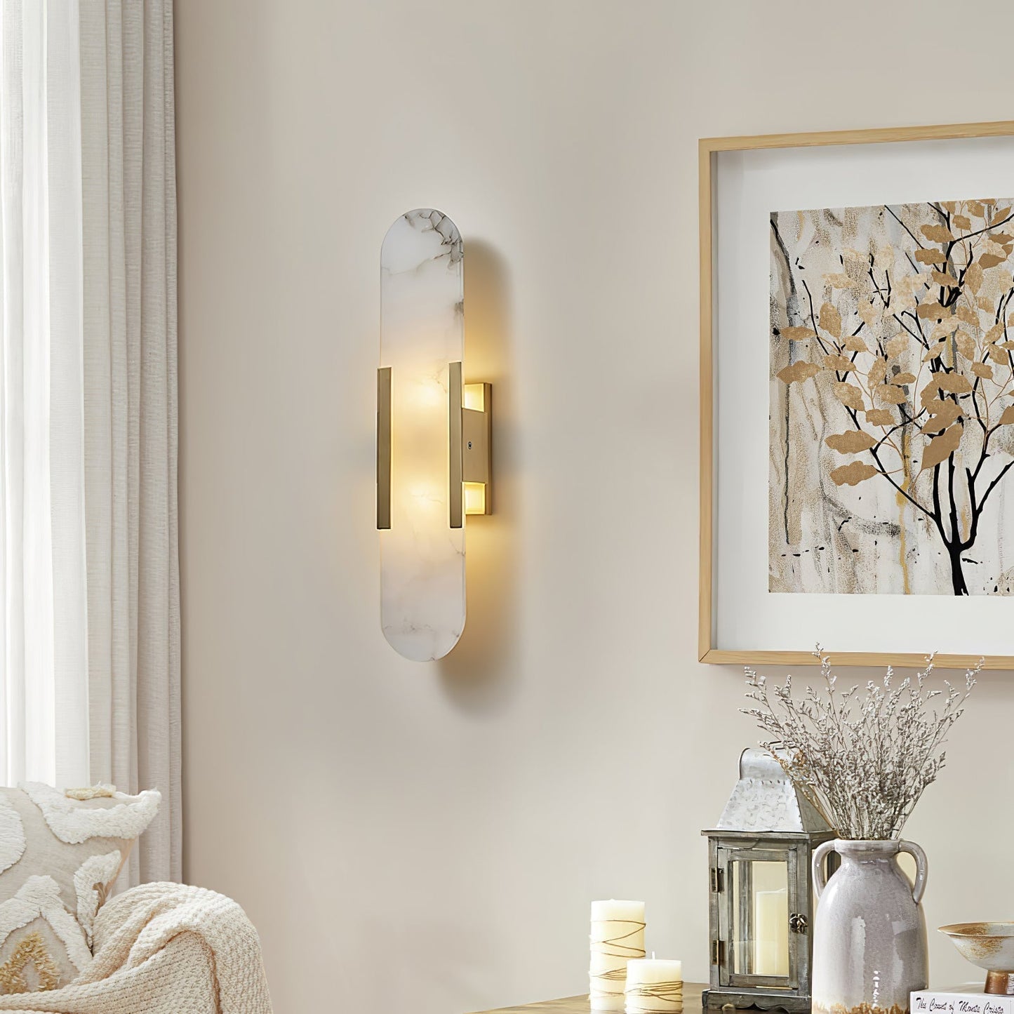 Applique Murale Melange Elongée en Albâtre - Design Élégant avec Détails en Laiton