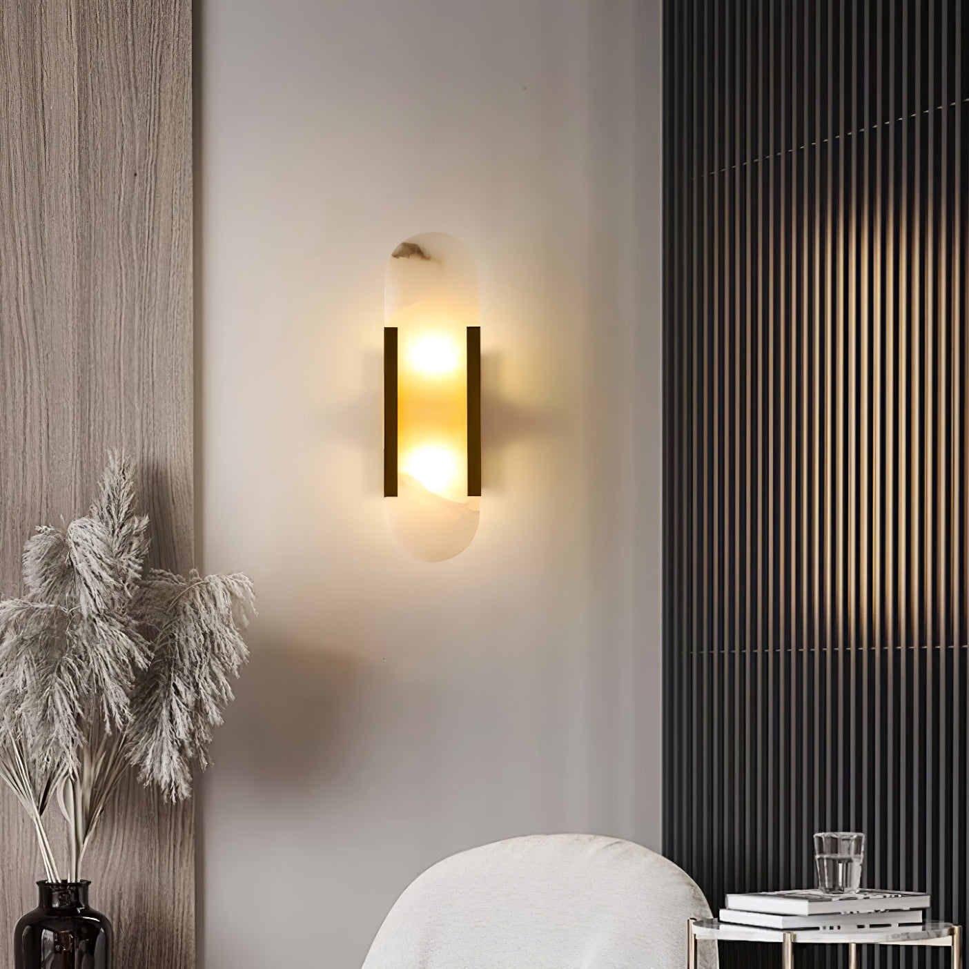 Applique Murale Melange Elongée en Albâtre - Design Élégant avec Détails en Laiton