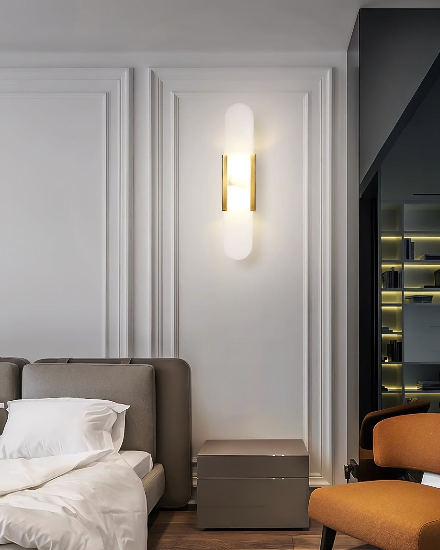 Applique Murale Melange Elongée en Albâtre - Design Élégant avec Détails en Laiton
