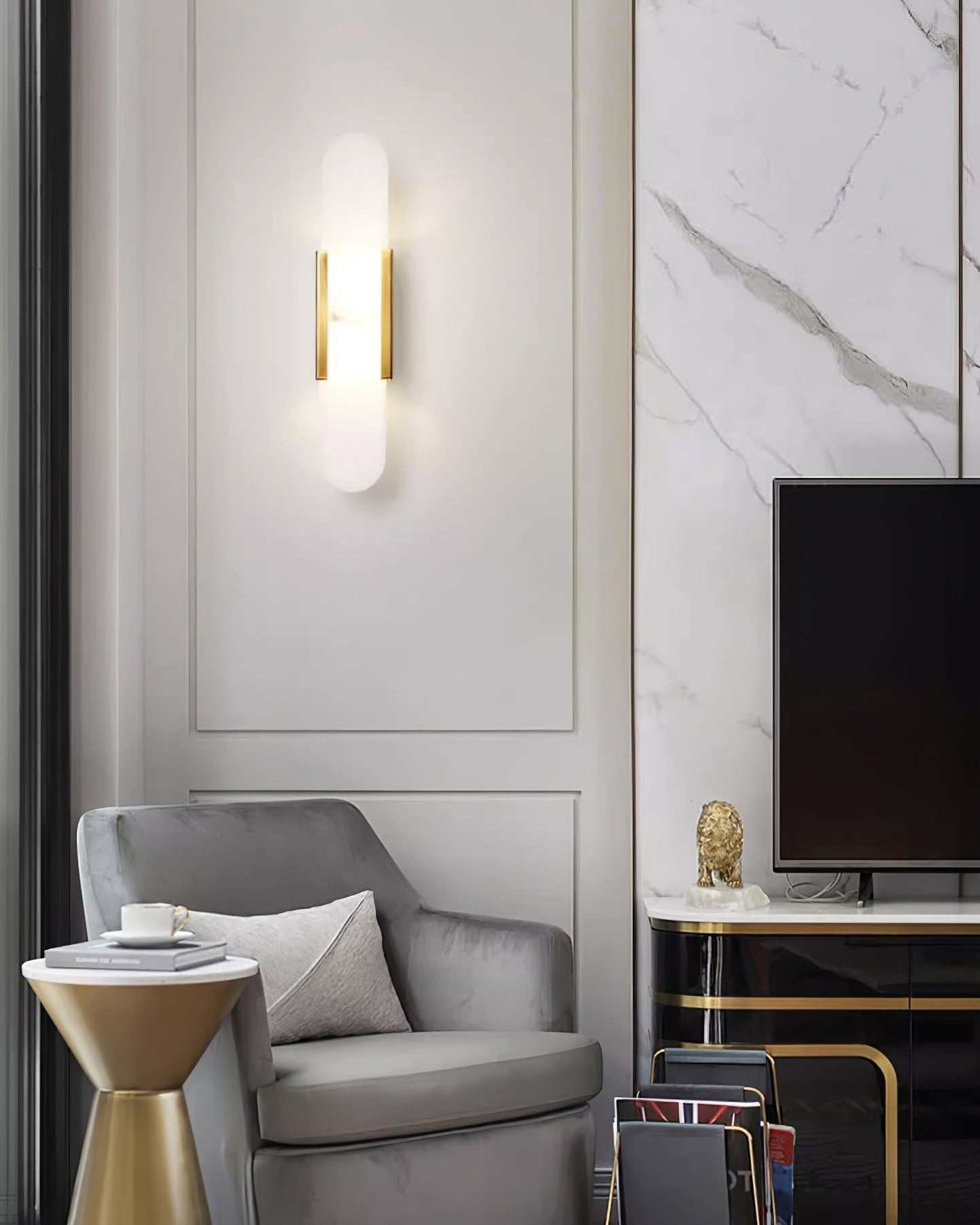 Applique Murale Melange Elongée en Albâtre - Design Élégant avec Détails en Laiton