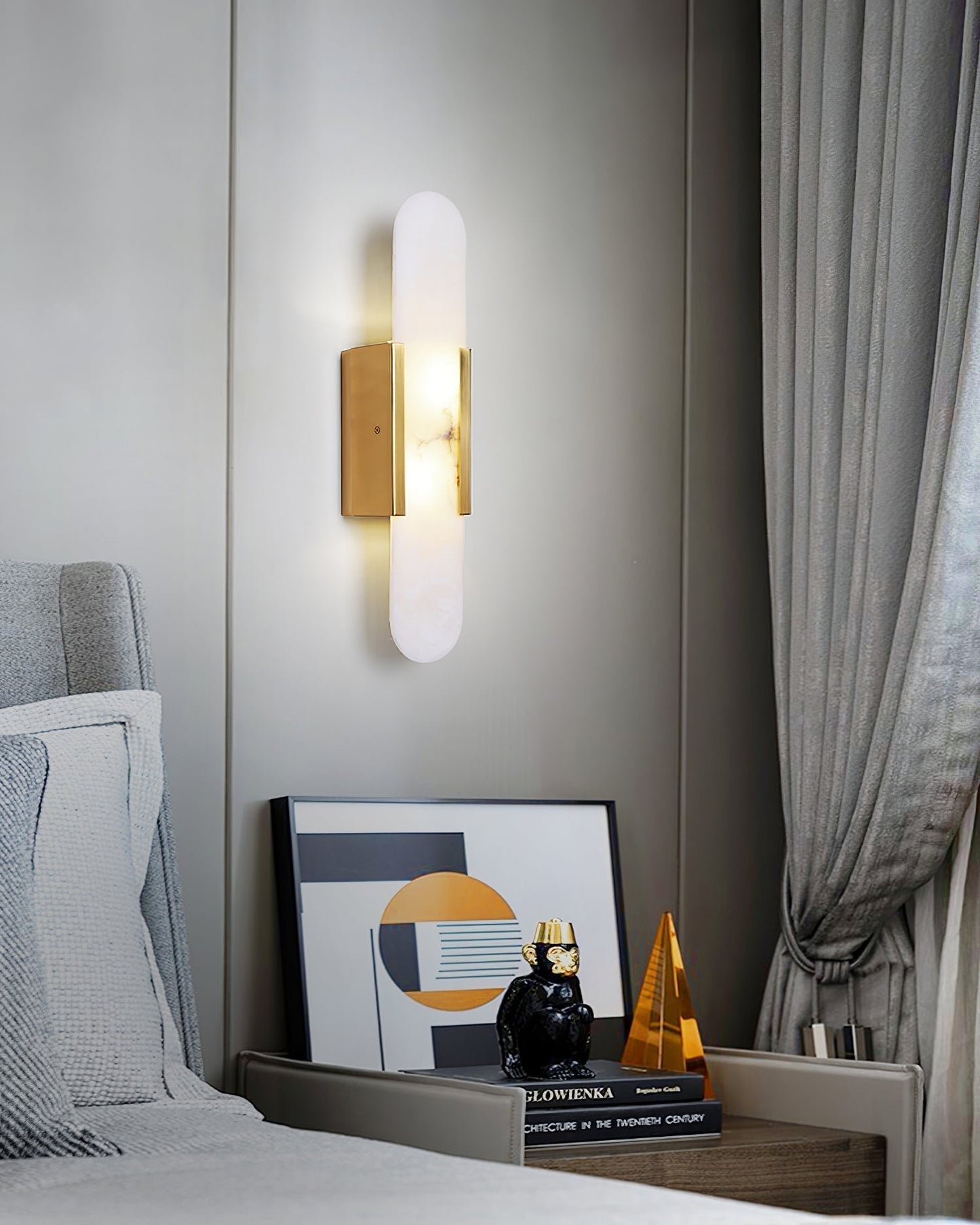 Applique Murale Melange Elongée en Albâtre - Design Élégant avec Détails en Laiton
