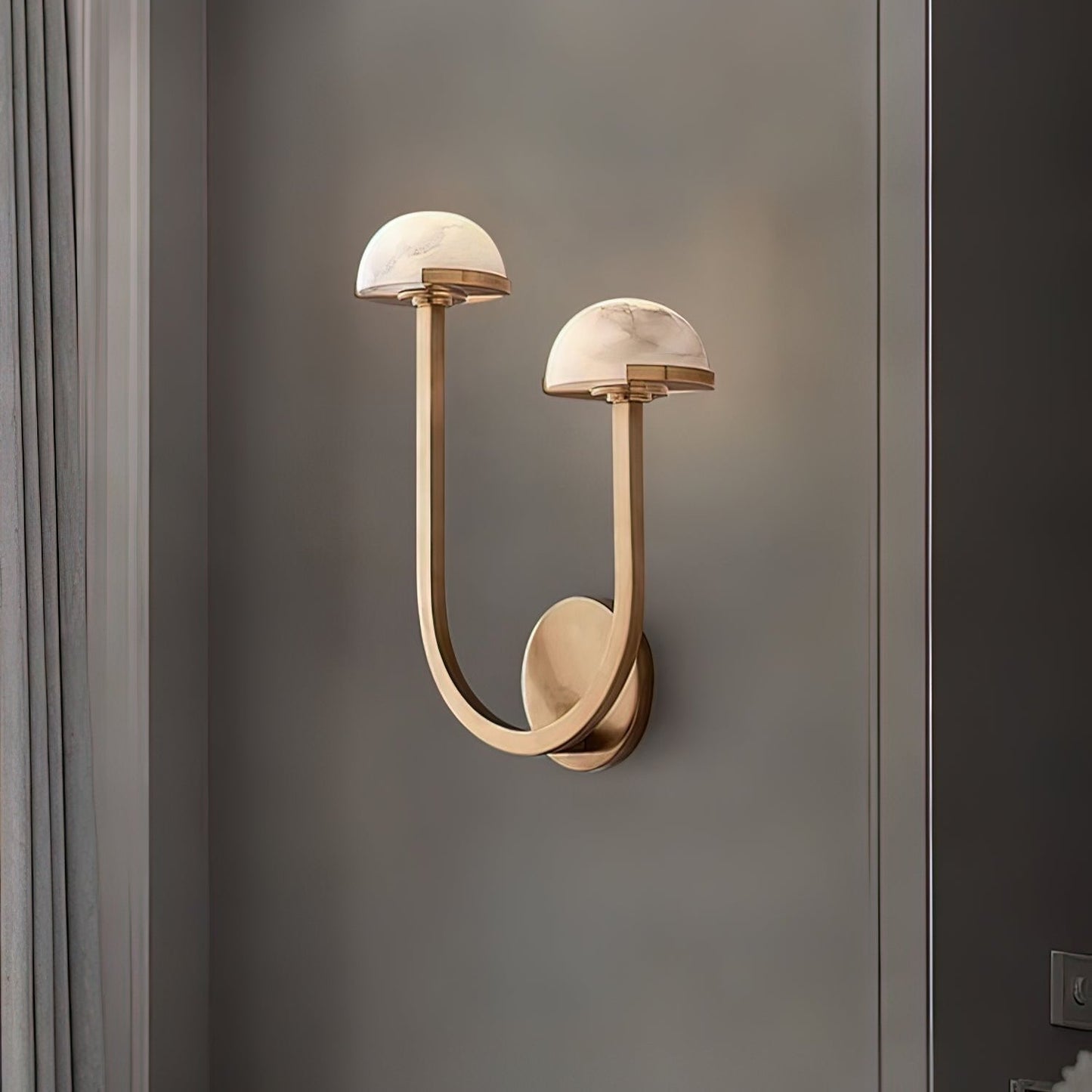 Applique Pilz Alabaster – Lampe Murale Organique en Alabastre et Laiton
