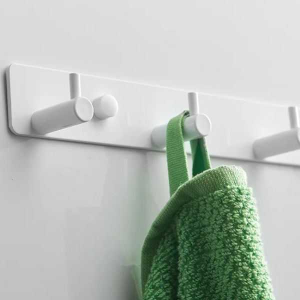 Patère murale blanche ergonomique